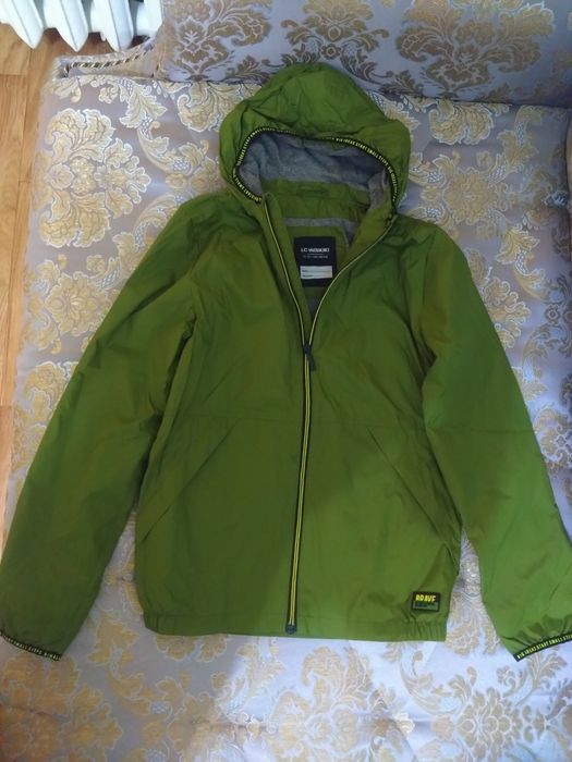 Продается новая ветровка