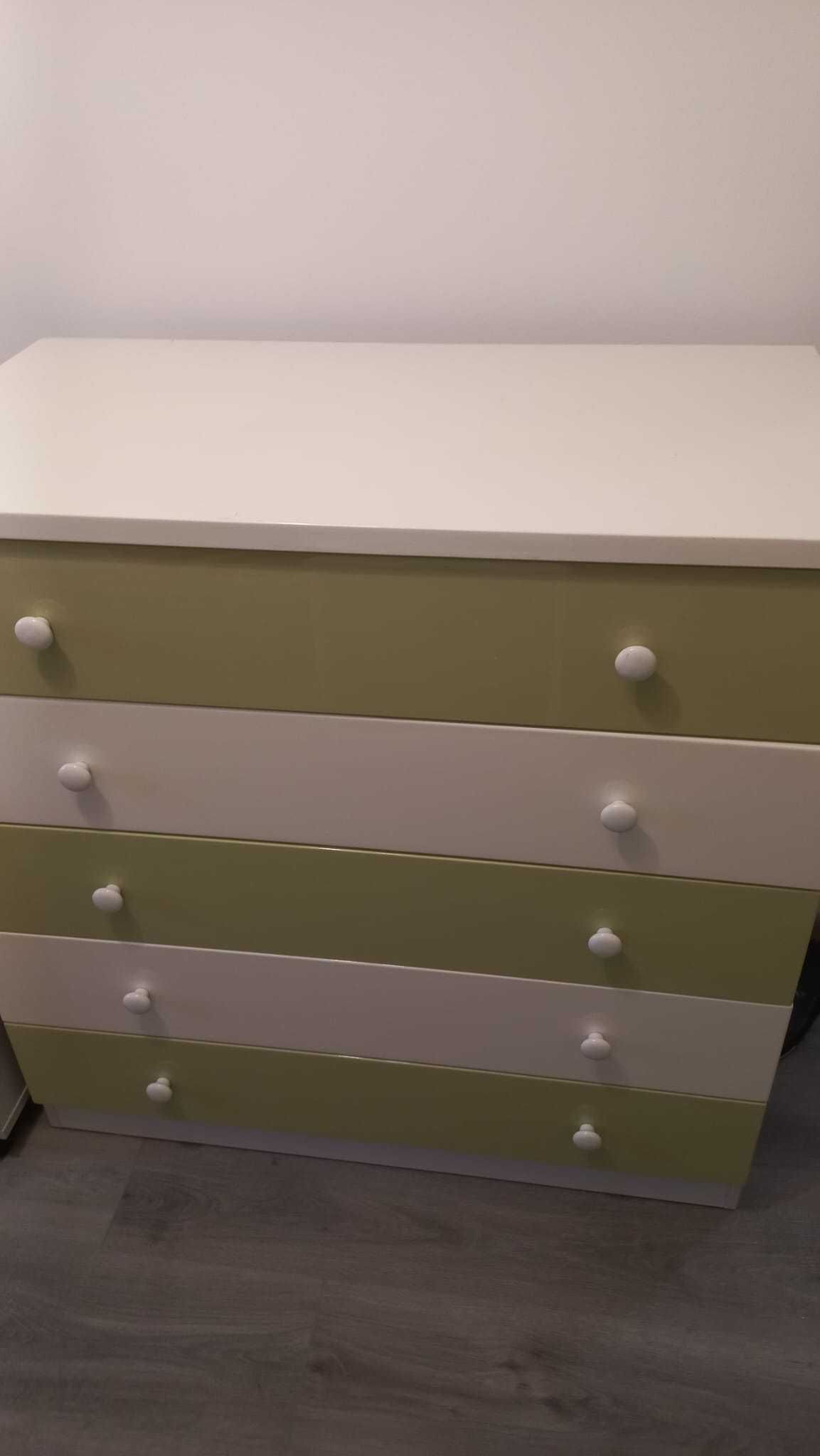 Vand mobilier adolescent sau piesa individuala din mobilier!
