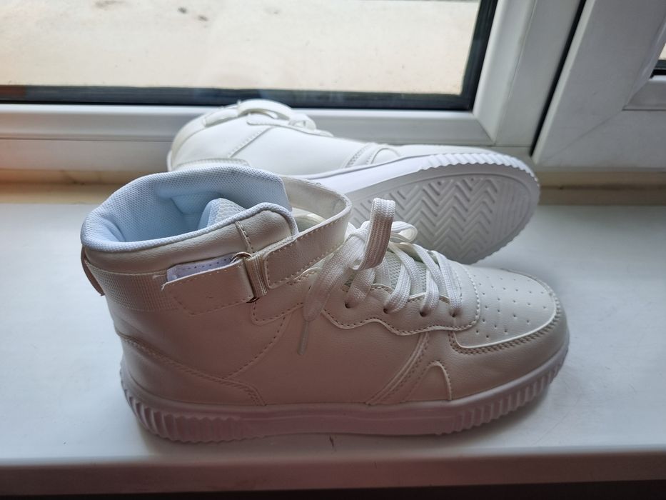 Кроссовки белые 40