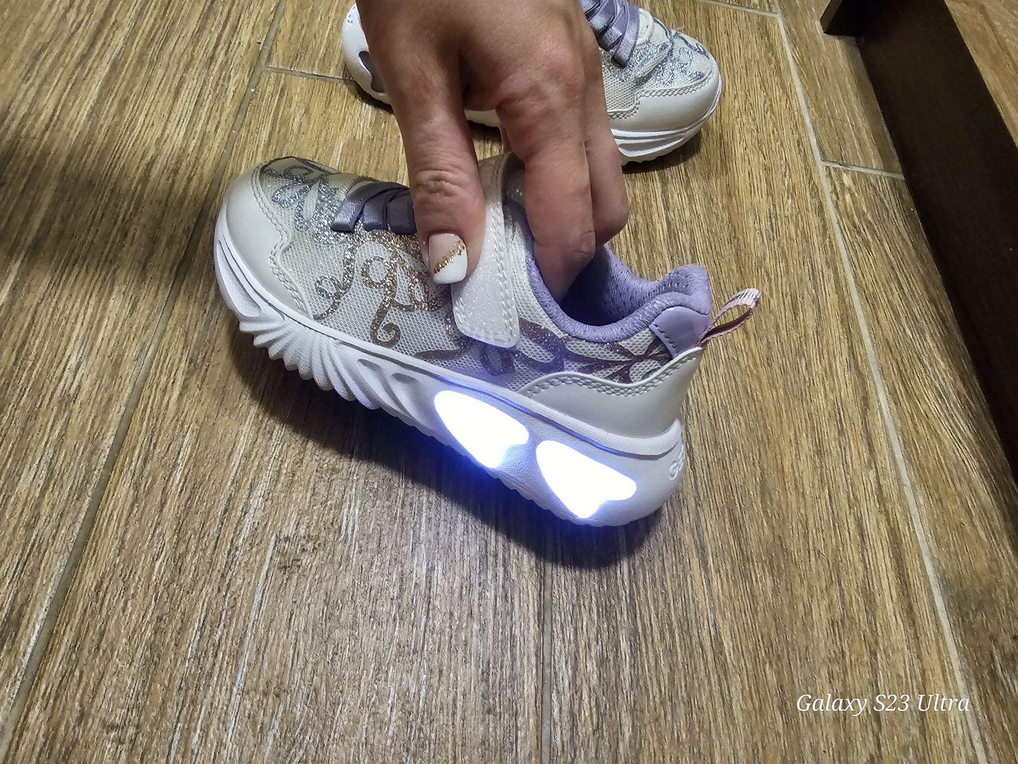 Детски маратонки Geox Lights