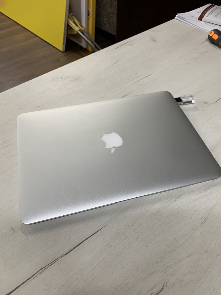 Macbook Air (13 2015 (A1466)