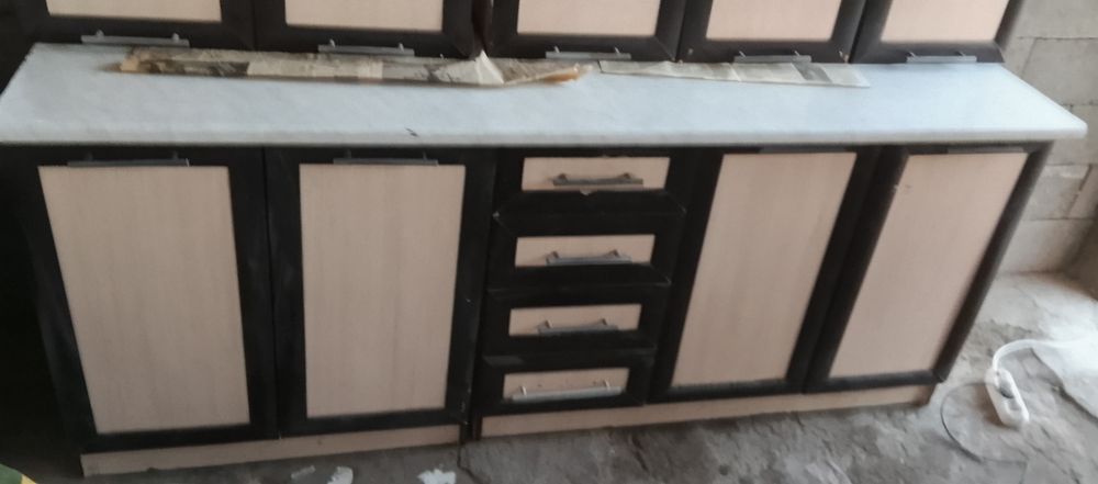 Срочно продам кухню и стол