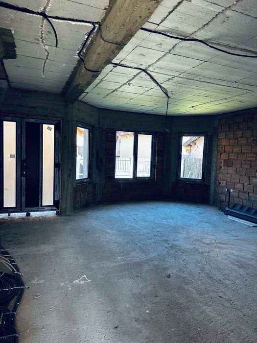 Vand casa la intrare in tarlungeni langa Pepco