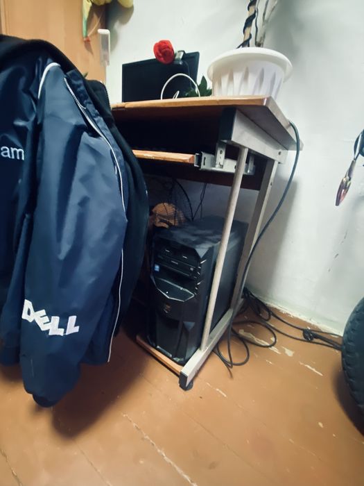 Продам компьютер со столиком