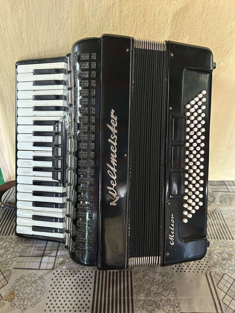 De vanzare Acordeon Weltmeister Meteor