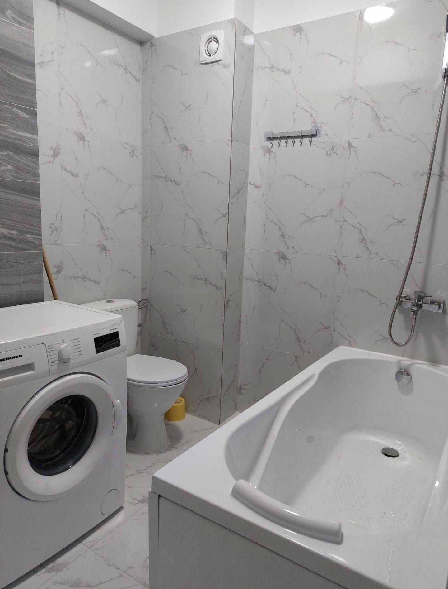 Vând apartament 2 camere bloc nou