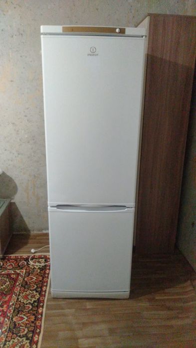 Продам холодильник inbezit