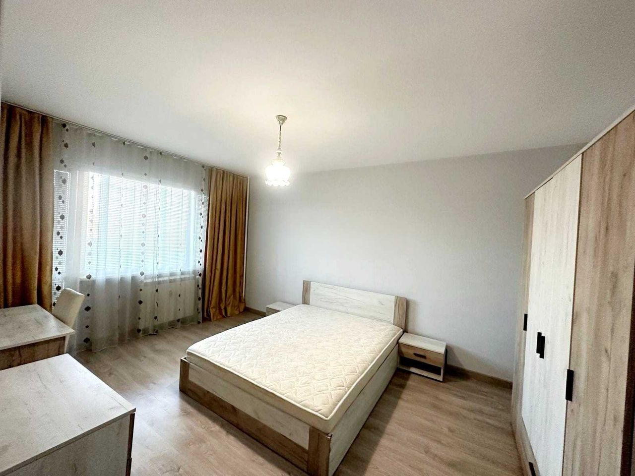Дава се под наем Тристаен апартамент в София, Гео Милев - 100 кв.м за 700 € - Снимка #1