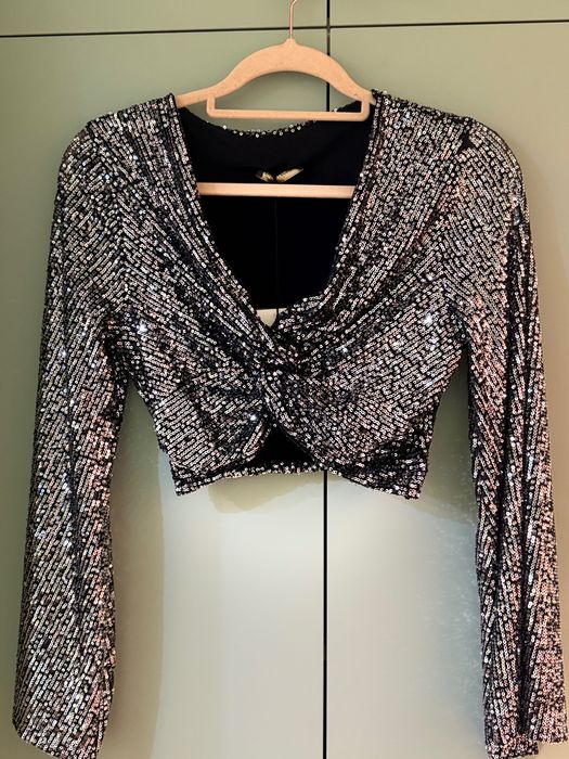 Черно и бяло пайетен топ