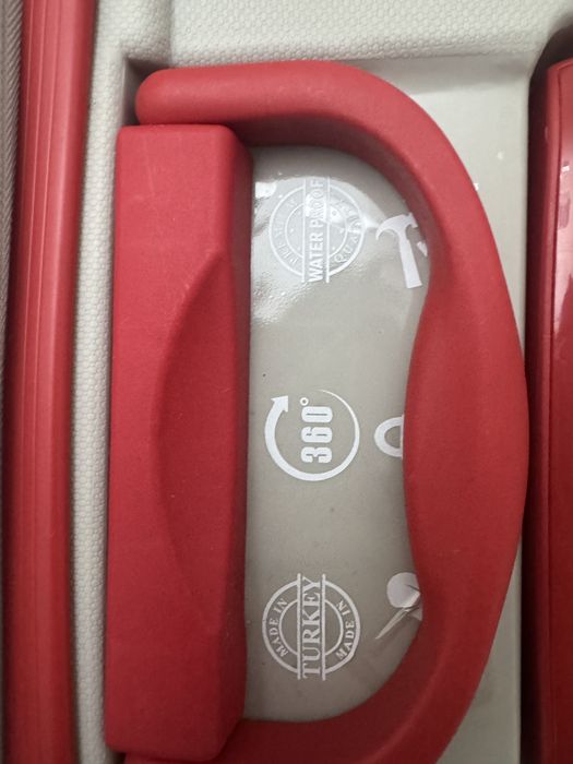 Чемодан в хорошем состоянии, продам не дорого