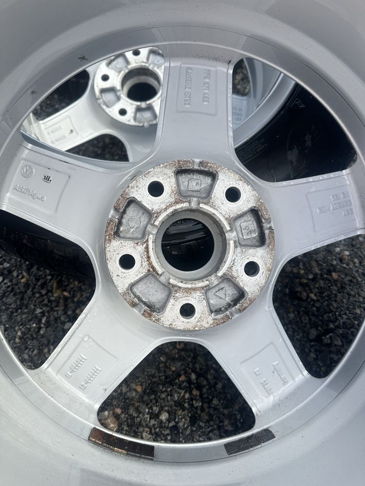 Оригинални джанти със зимни гуми Pirelli за VW