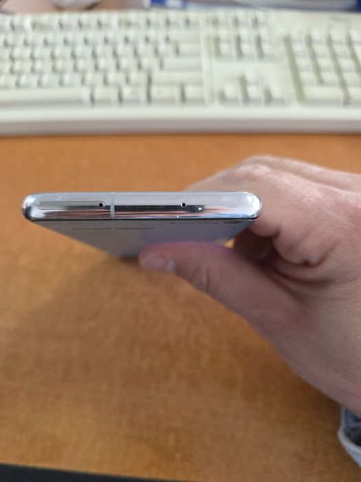 Telefon mobil Samsung Galaxy S10 cu huse si folii ecran