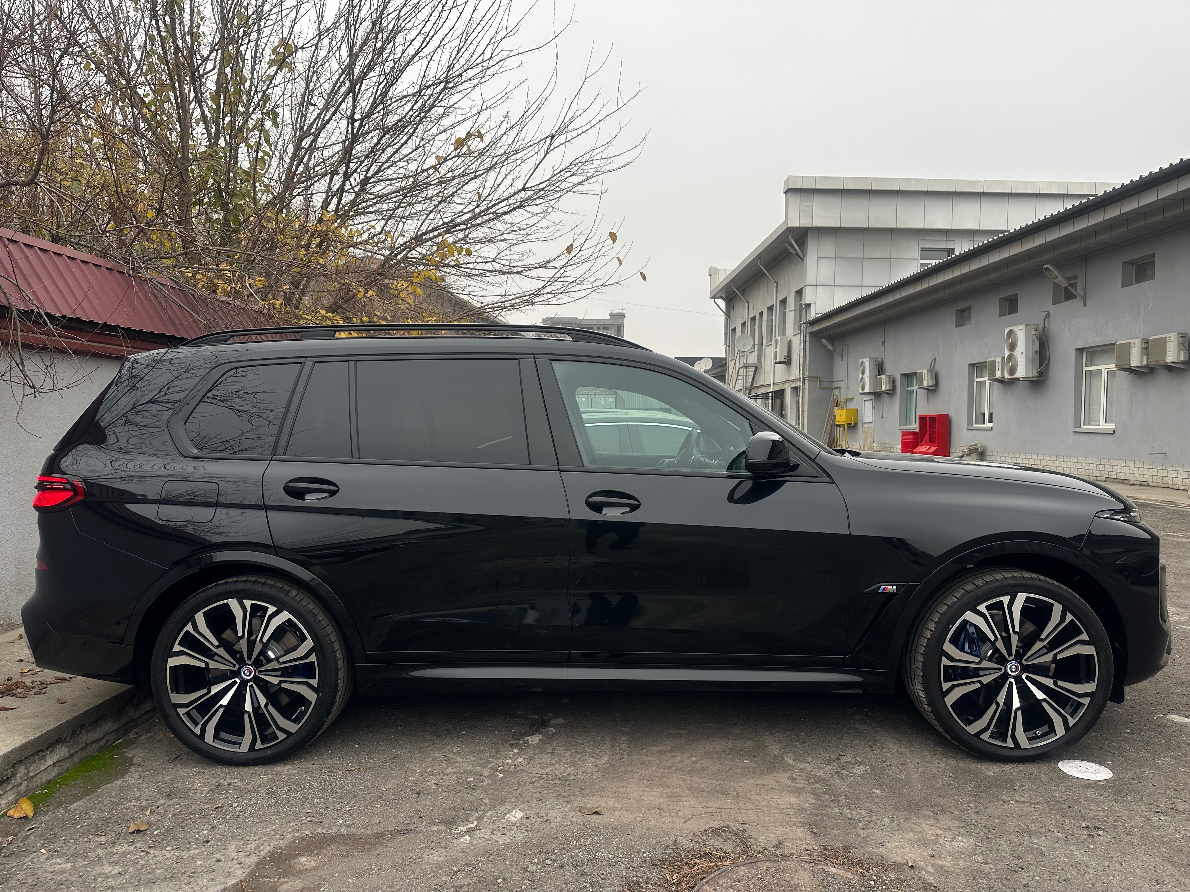 Продам новый BMW X7 M60 FULL в наличии ! c гарантией !