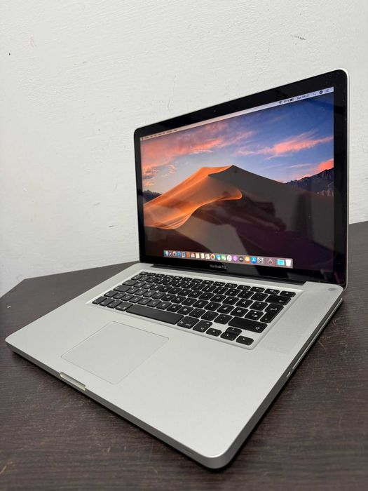 Laptop MacBook Pro 15-Intel Core i7- 8GB-256GB- OS Catalina-18 cycle