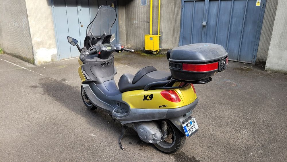 Vând Piaggio X9 500i