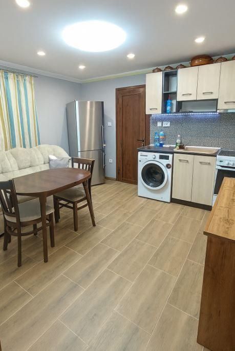 Тристаен апартамент в района на Лятно кино Тракия!