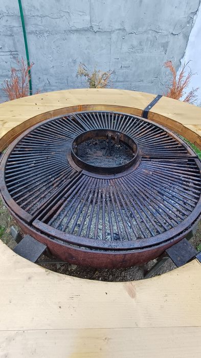 Grătar fier forjar lucrat manual, cu masă și husă