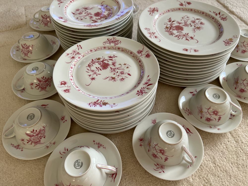 Serviciu de masa 12 persoane portelan francez Vintage aurit LIMOGES