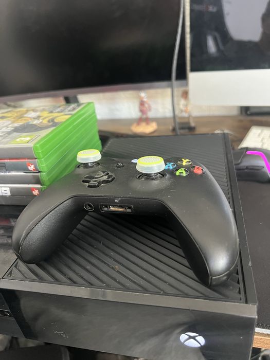 Consola Xbox one plus jocuri