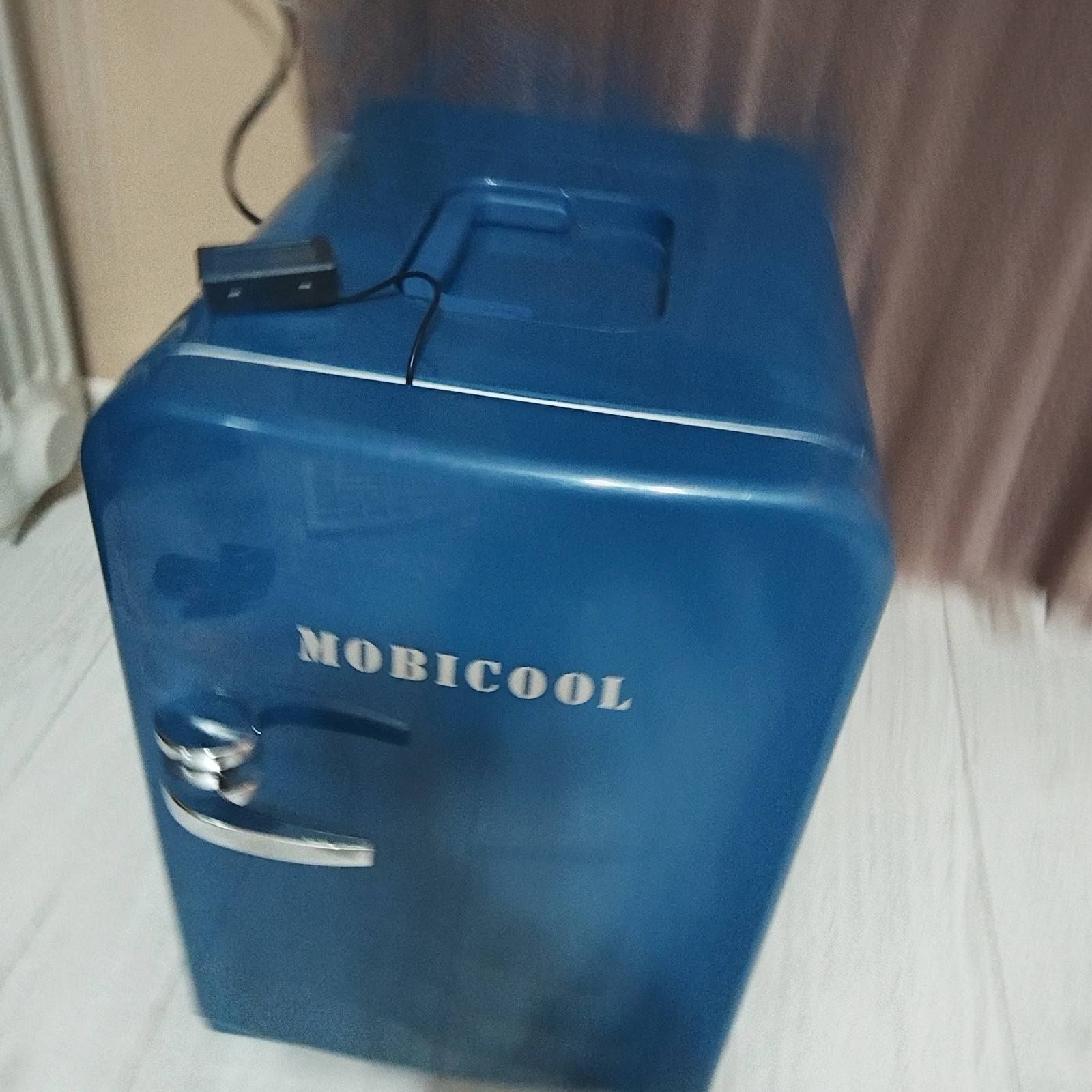 Мини хладилник на 12 и 220 волта