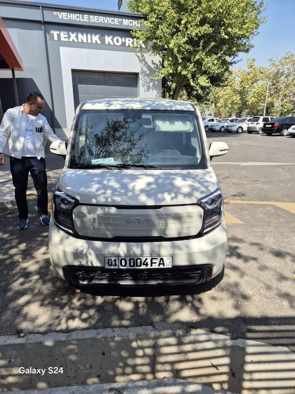 Срочно продам как новый KIA  RAY пробег. 3.000 км цвет бежвий.