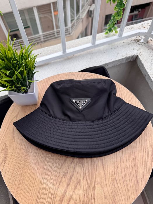 Панамa Prada Black Re-Nylon Bucket Hat