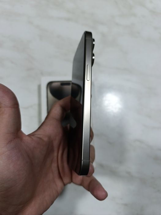 iPhone 15 pro max 256 titanium