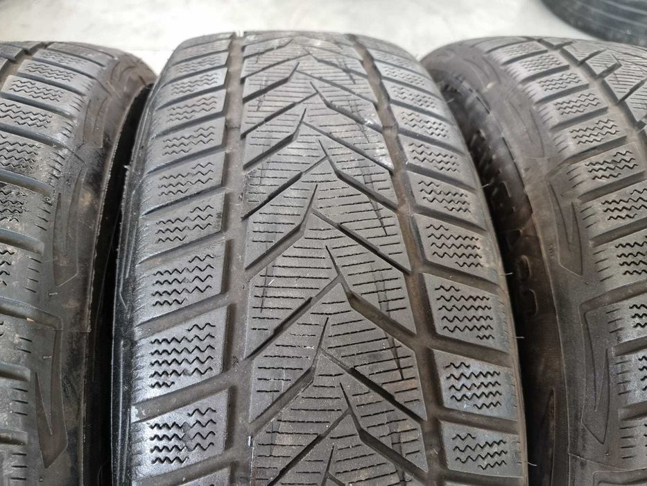4 Anvelope IARNA 215.55.17 'Vredestein' ; stare buna