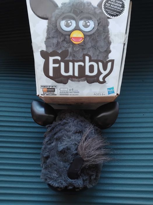 Furby - оригинална интерактивна играчка с кутия
