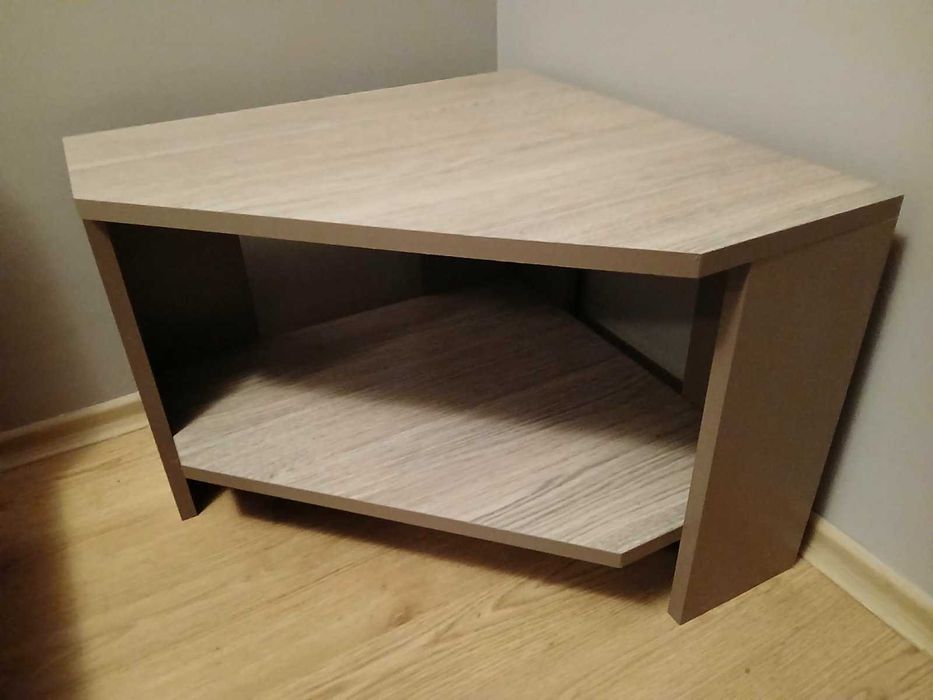 Продавам скринове/шкафове 2 броя + нощно шкафче