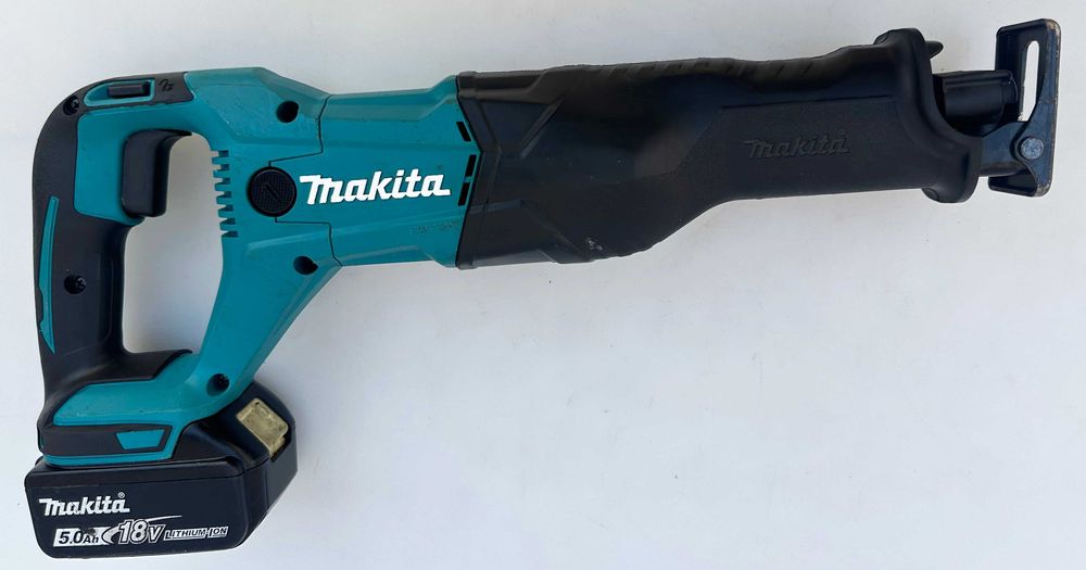 Makita DJR186 - Акумулаторен саблен трион 18V 5.0Ah