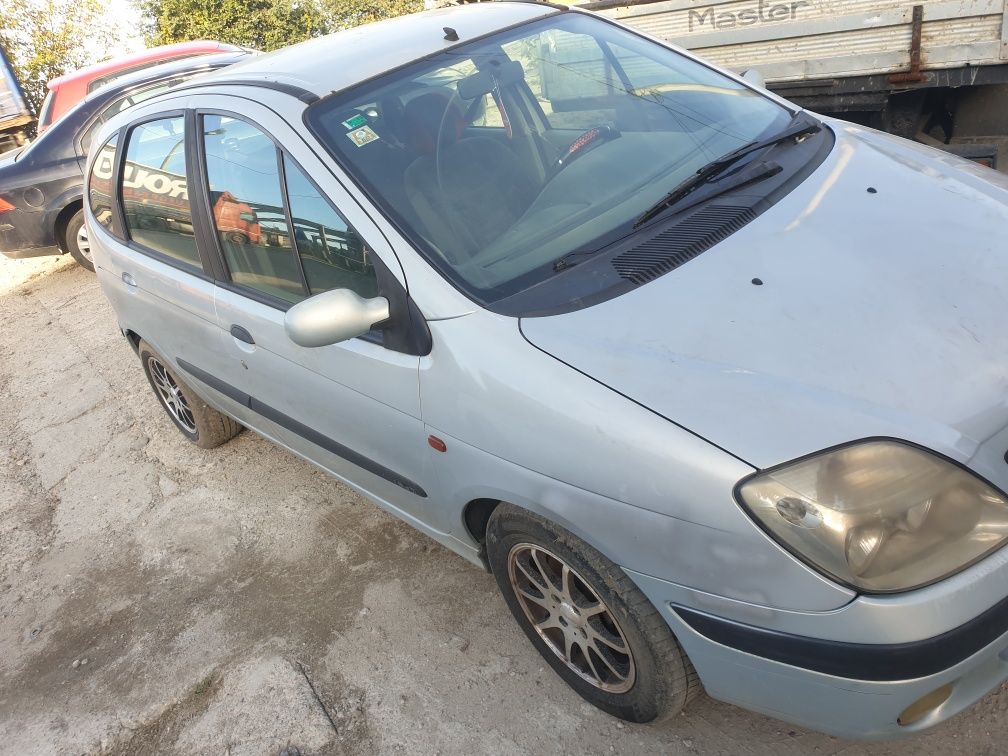 Dezmembrez Renault Scenic 1.9 tdi