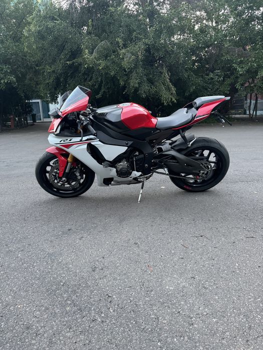 MotocicletaYamaha R1