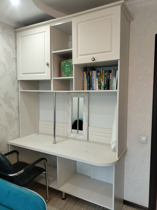 Продается стол шкаф