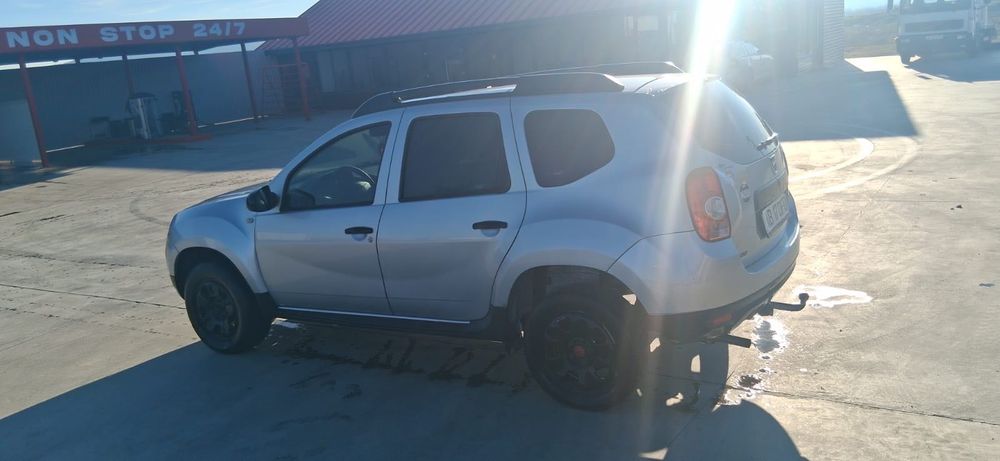 Vând Dacia Duster 4x2 2012
