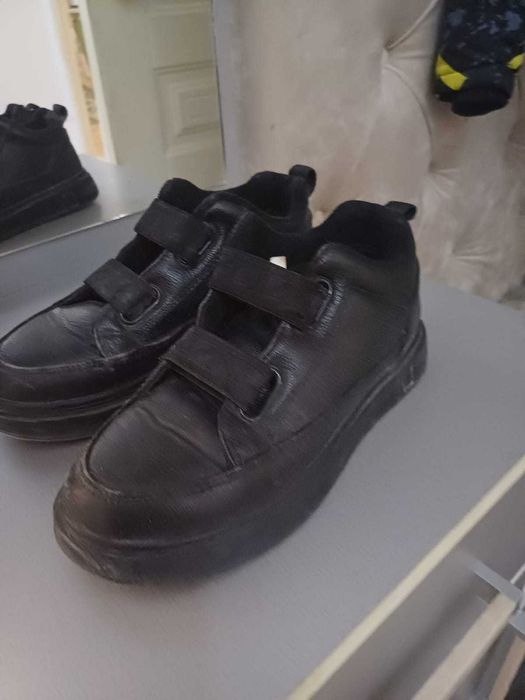 Продаются детские ботинки