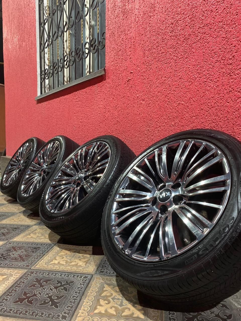 Продам Kia k7 Диски шинами Срочно Срочно