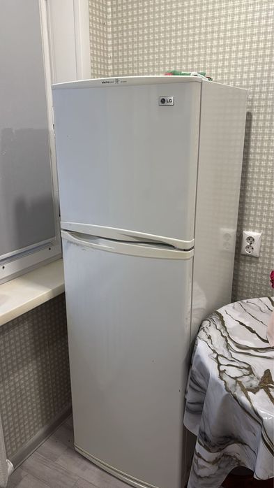 Продам нерабочий холодильник