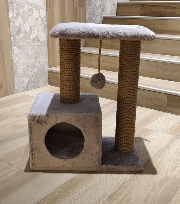 Когтеточка ЭНДИ с двумя столбиками,домиком и лежанкой