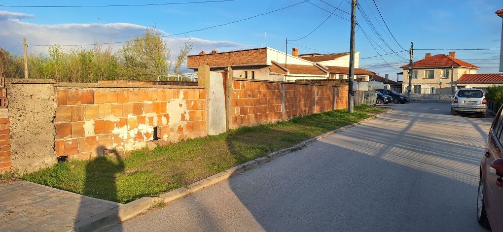 Продава се парцел в регулация 900кв.
