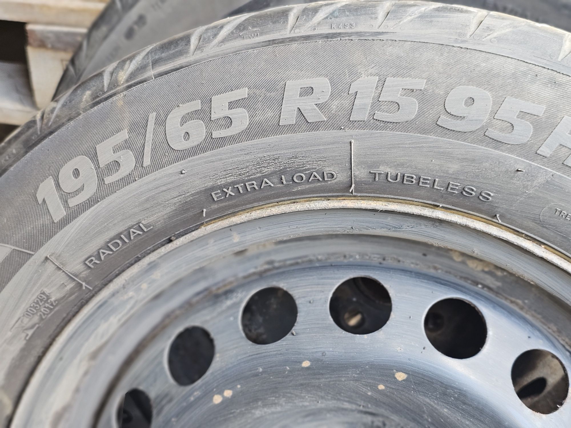 4бр Летни гуми 195 65 15 с джанти за VW 5 112x 15 пелфектни