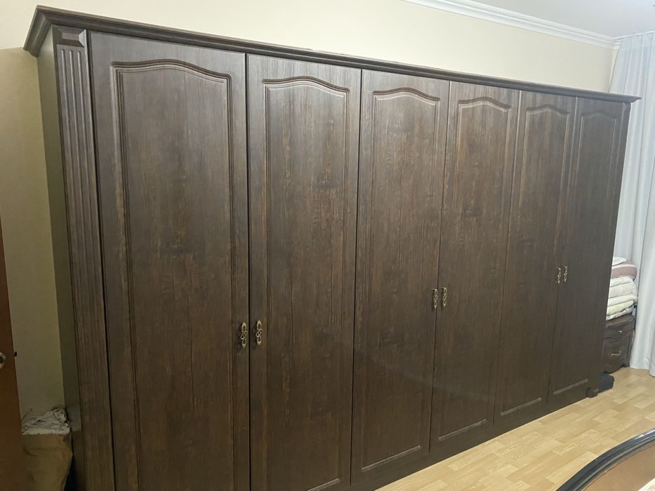 Шкаф большой высоки