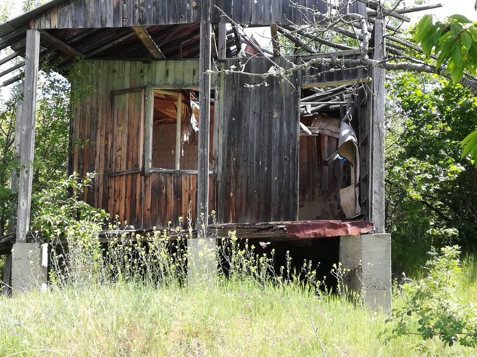 Парцел на първа линия до язовира в с. Логодаж, област Благоевград