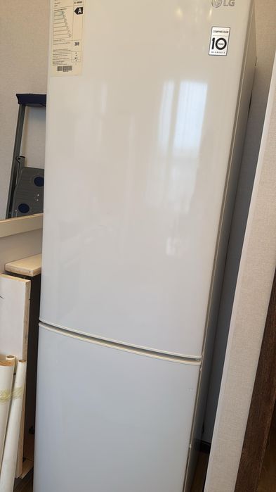 Холодильник белый