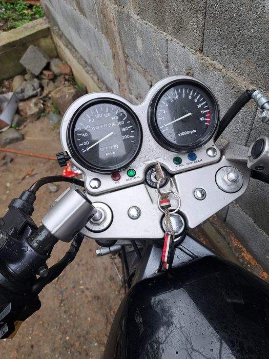 Vând motocicleta De 500cm