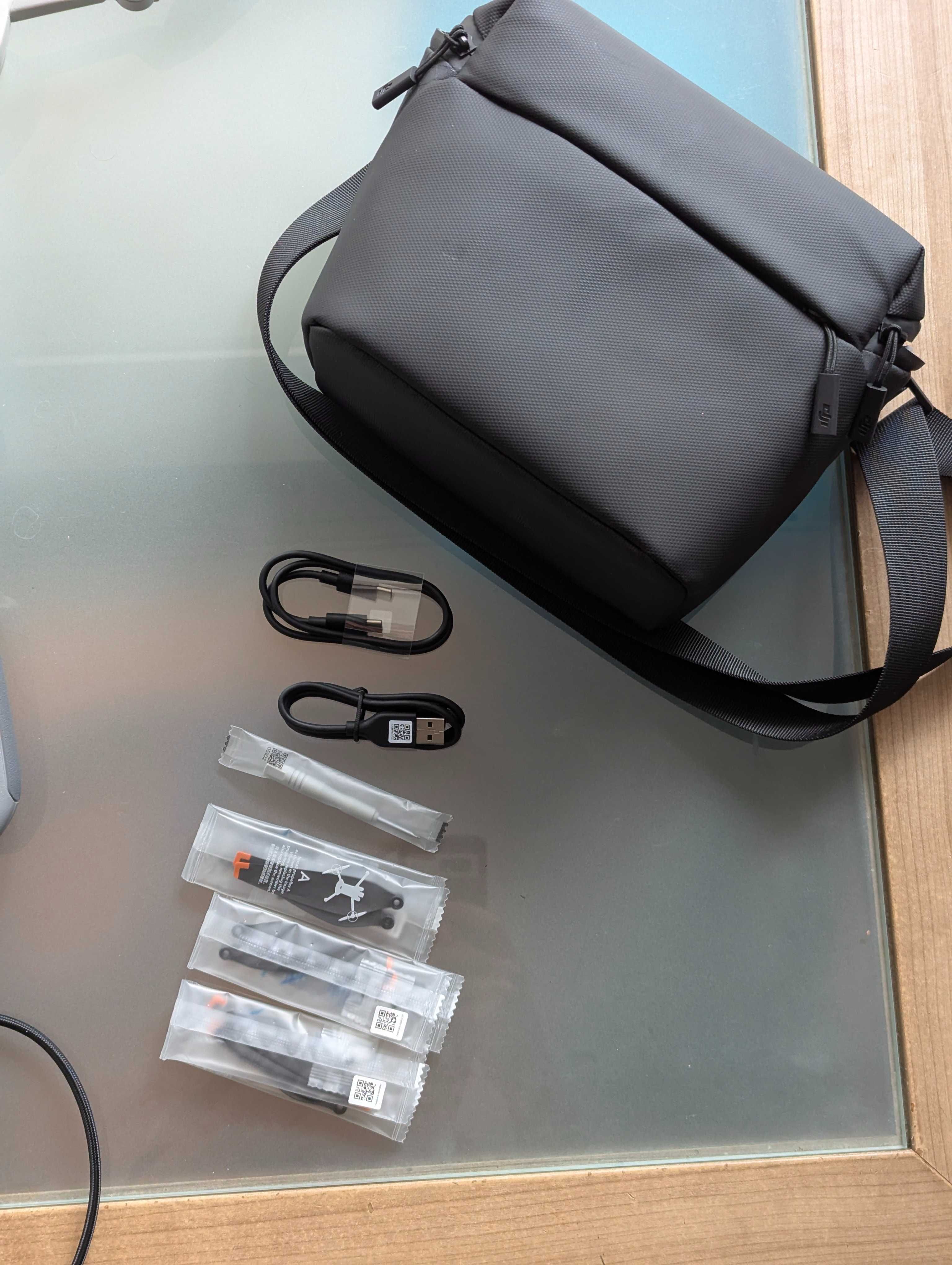 DJI Mini 4 Pro (Fly More Combo) + 128 GB microSD + live view cable