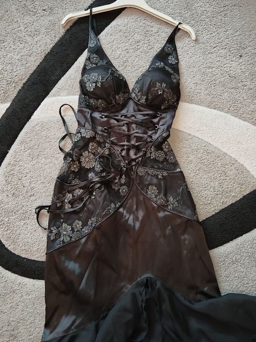 Официална черна рокля