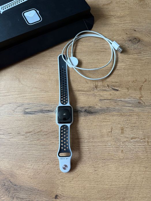 Apple watch SE 44MM Silver