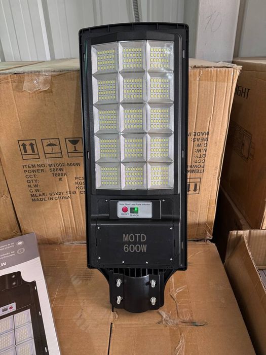 LED ПРОЖЕКТОР с солничним панелю