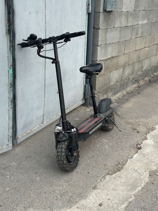 Срочно продам электросамокат